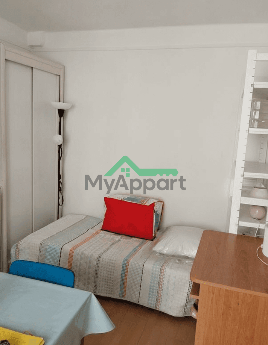 Métro Gambetta studio meublé — photo 1