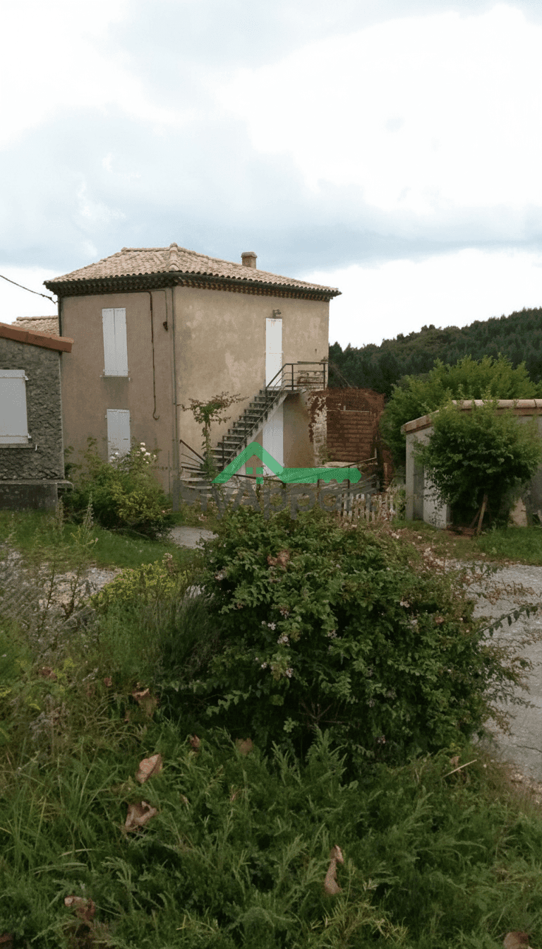 Petite maison dans hameau — photo 1