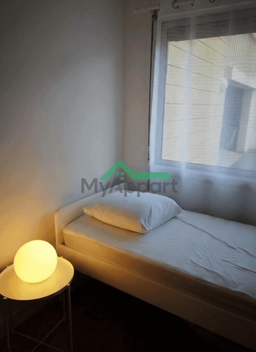 Location studio 13m2 sanitaires communs (sdb+wc) — photo 1