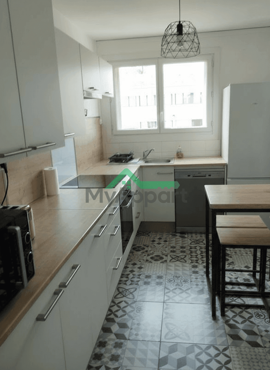 Appartement T5. 10 metres ESA, 600m UCO — photo 1