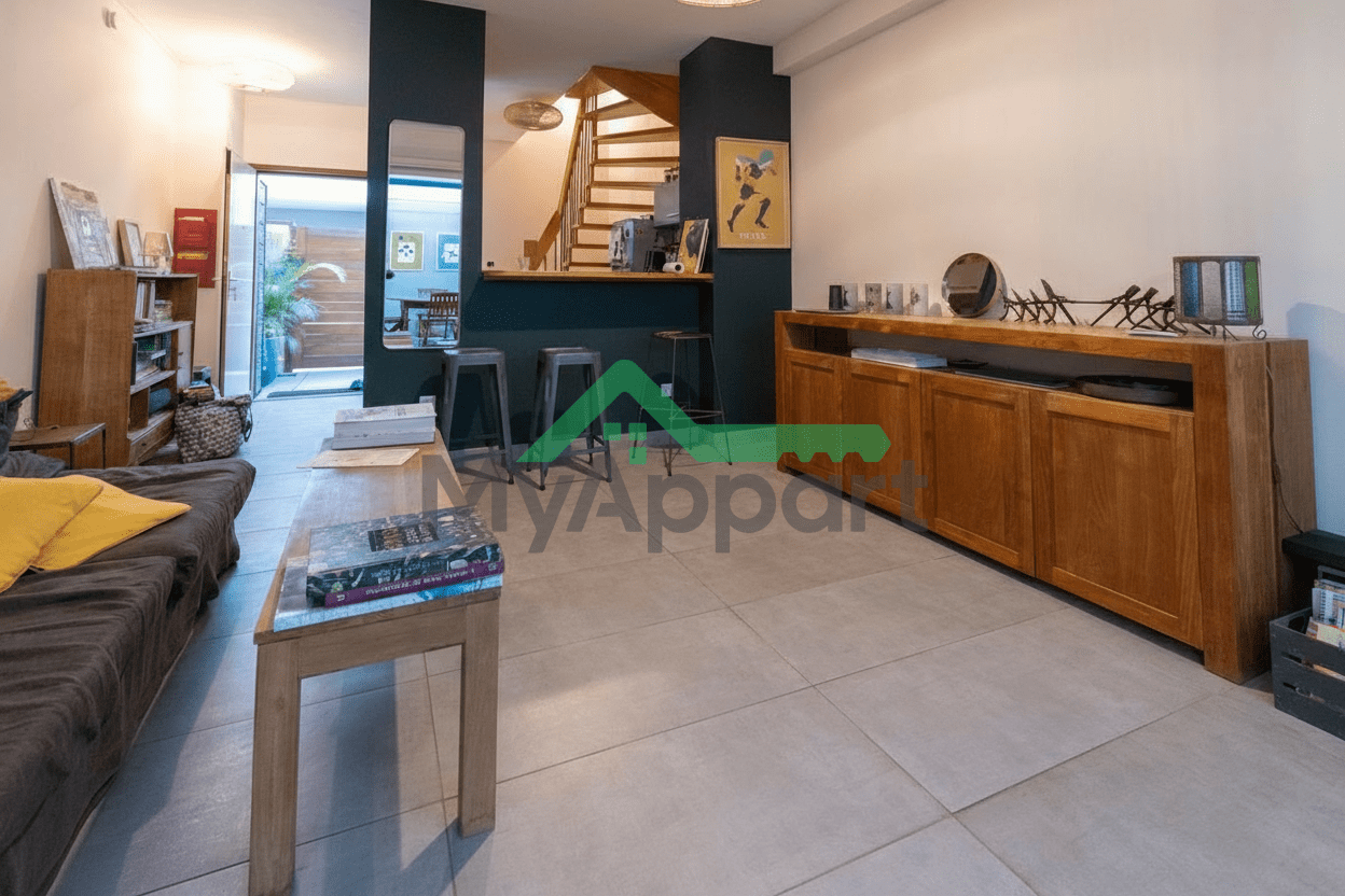 Triplex de caractère au centre de St Denis avec parking — photo 1