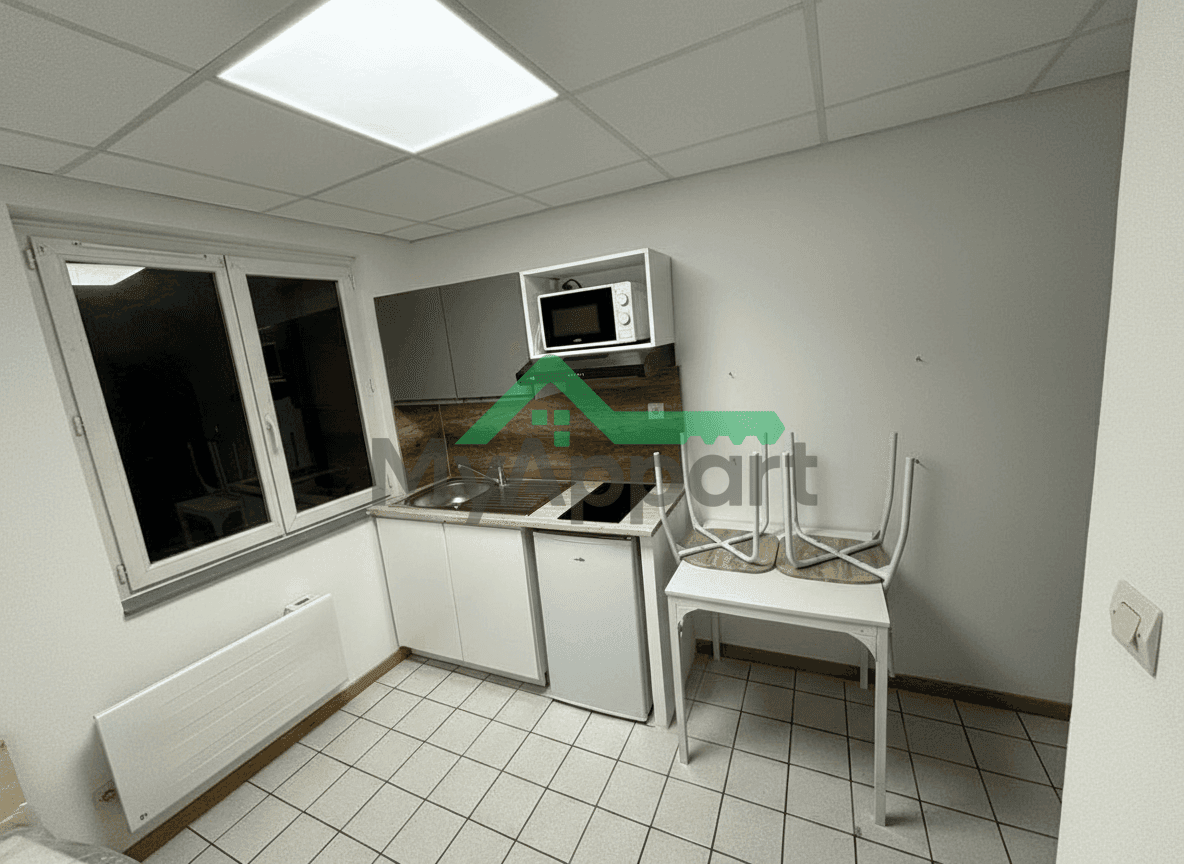 Appartement studio meublé centre ville Aubenas wifi fibre — photo 1