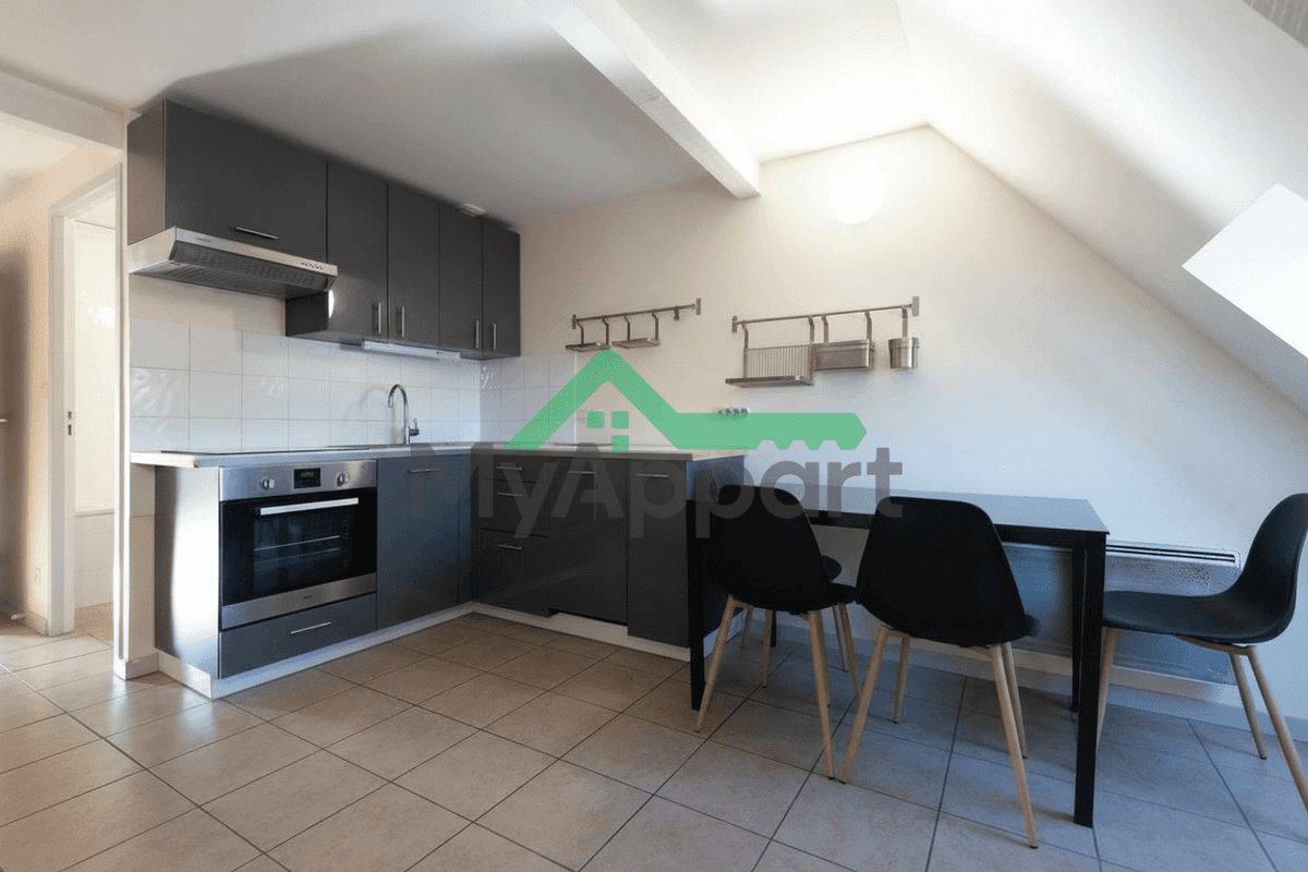 T2 bis meublé rénové en duplex, en hypercentre de Mâcon et au calme — photo 1