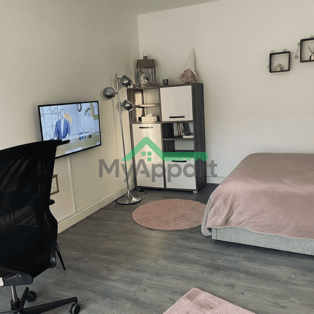 F1 avec balcon et parking — photo 1