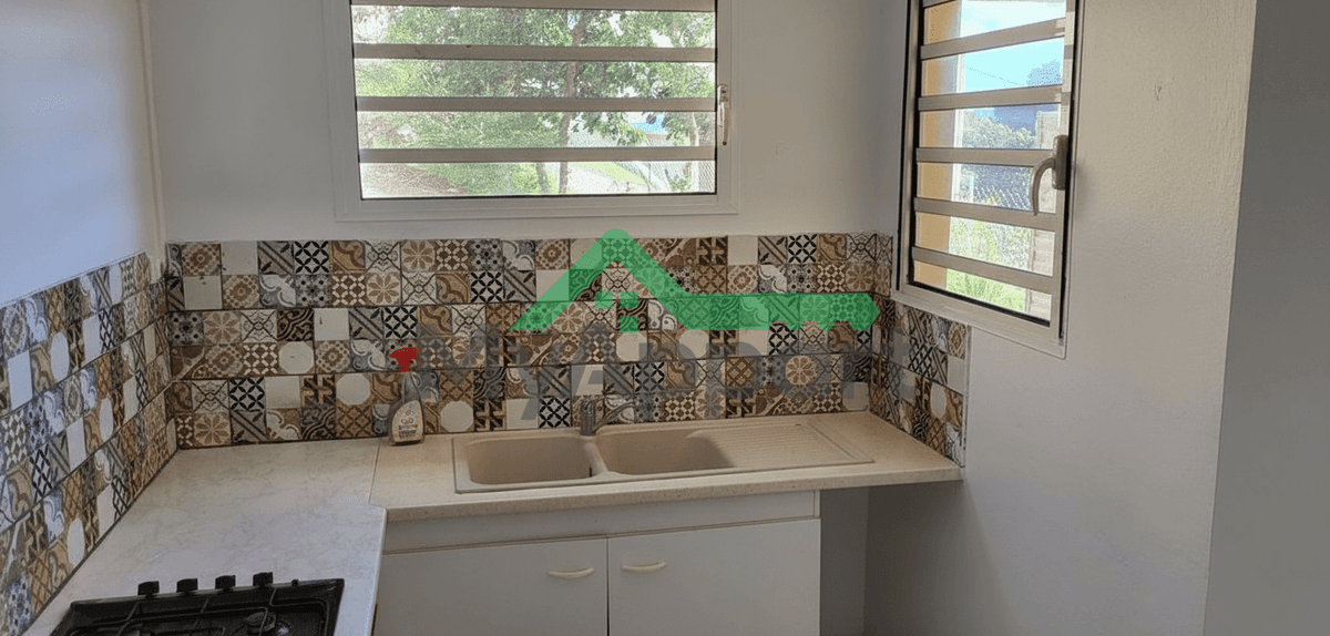 Appartement F2, Bas de Villa, St Joseph — photo 1