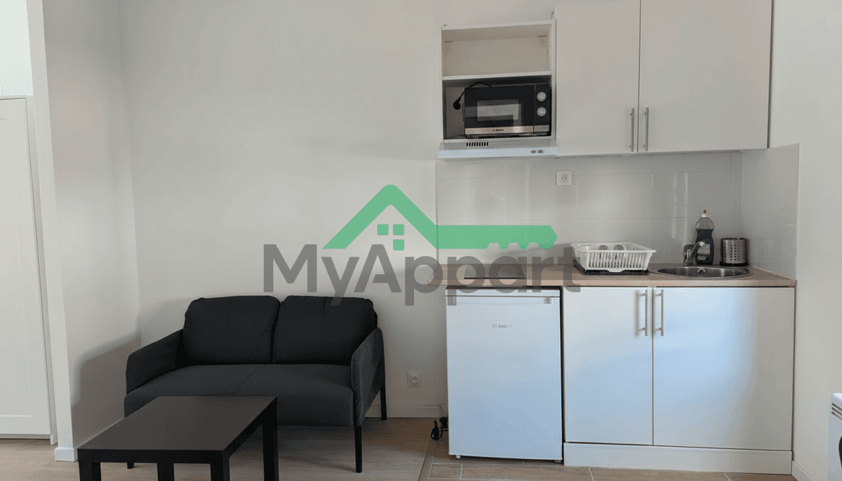 Location studio meublé 28m2 rénové récemment - 5m du trame T9 - 760 — photo 1