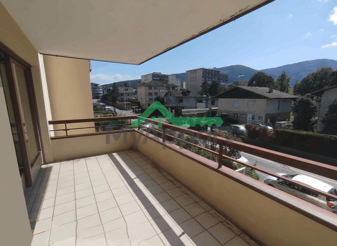 T2 53m2 avec grand balcon et box au pied de la douane — photo 1