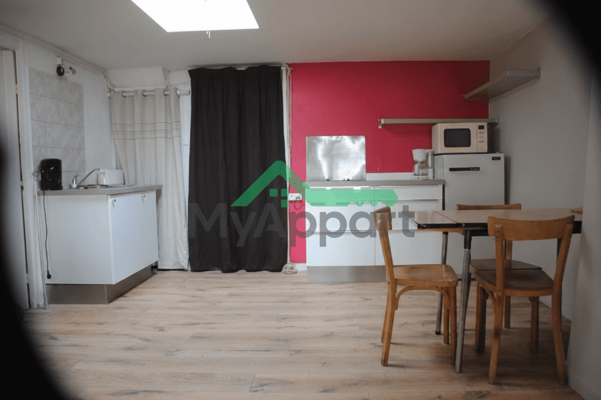 Coeur de Vaise - Place Valmy - T1 Meublé — photo 1