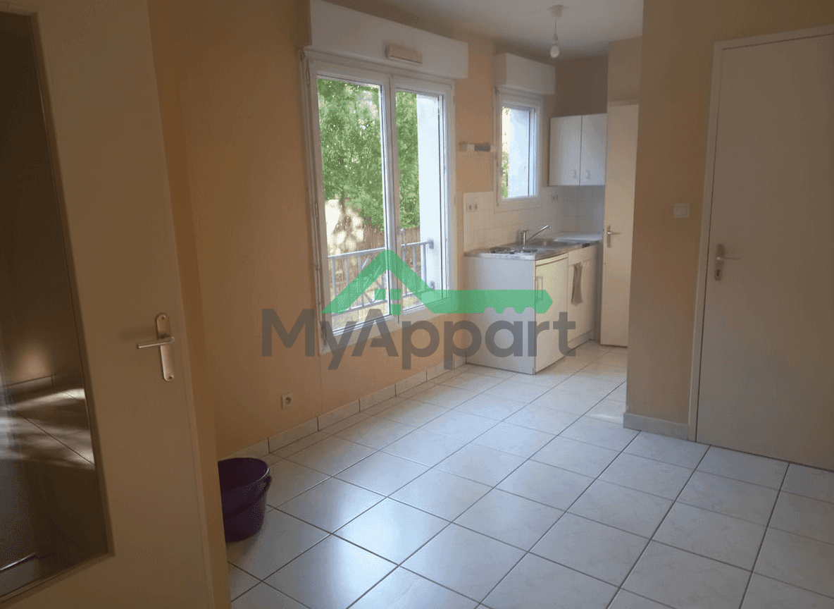 Loue T 2 rue de la Chalouère - Angers - — photo 1