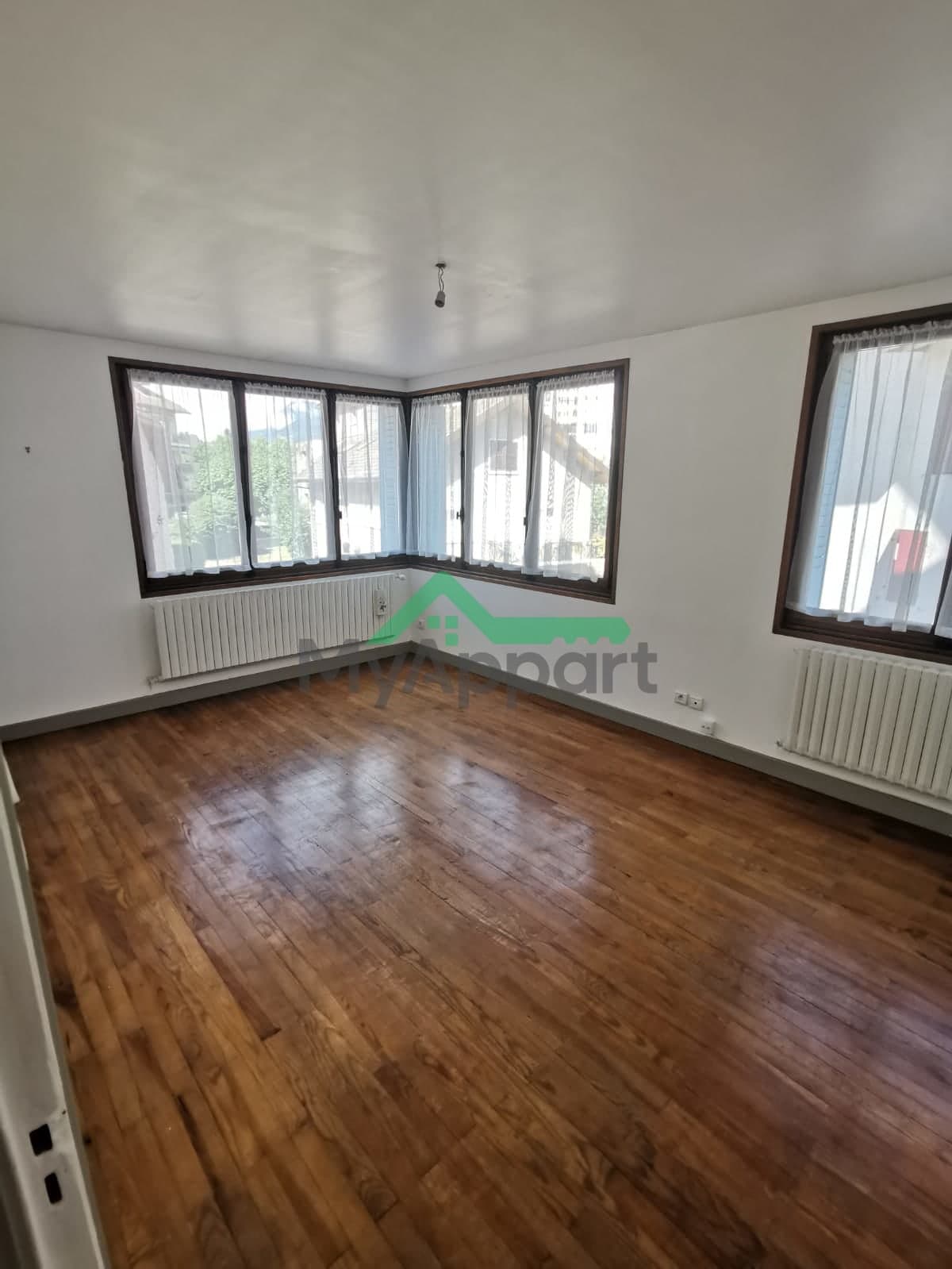 F2 55M2 ANNECY Quartier ALBIGNY-LAC-PLACE — photo 1