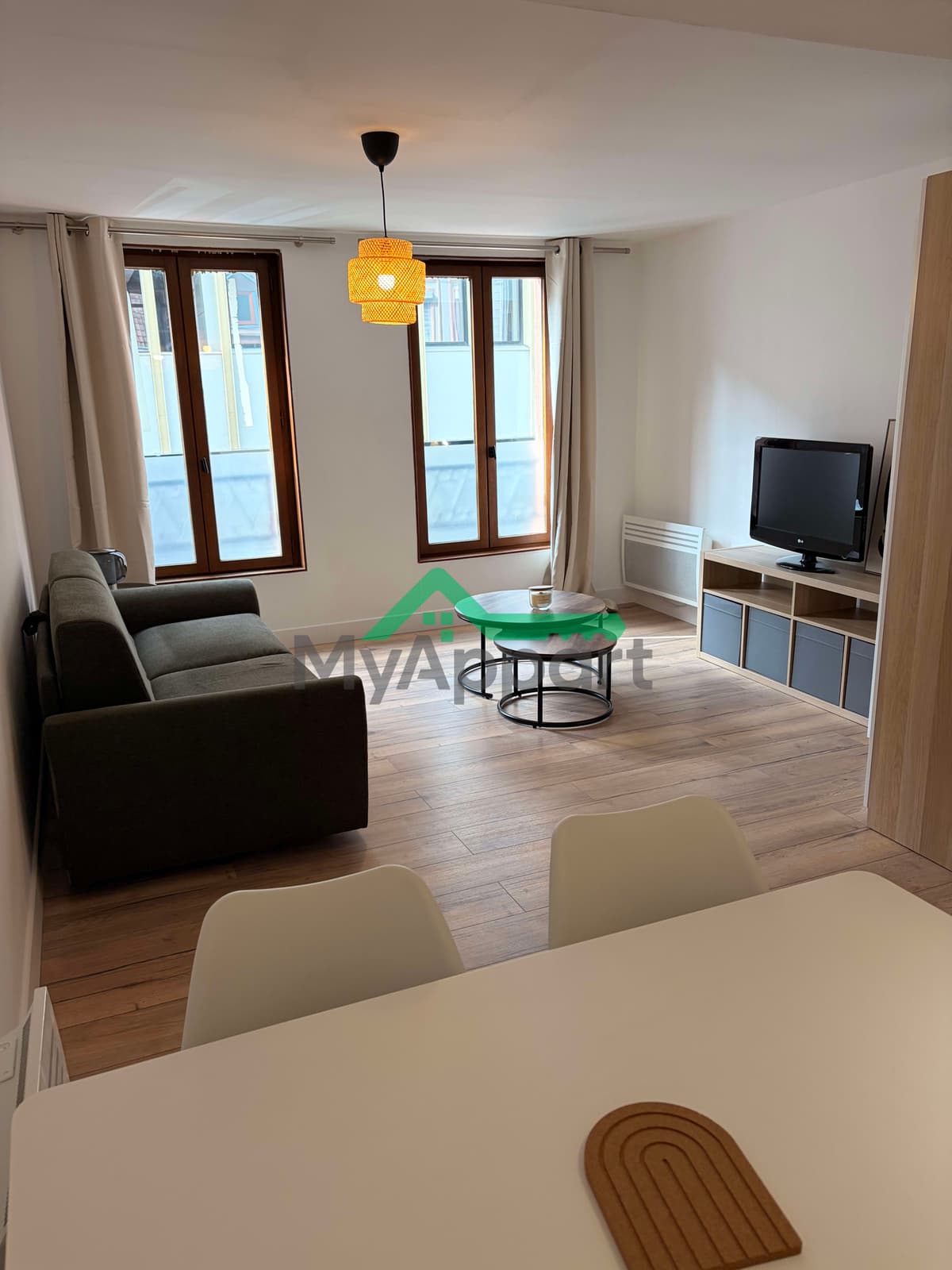 Grand studio meublé à louer – Quartier Wazemmes / Université Catholique (Rue Meurein) — photo 1