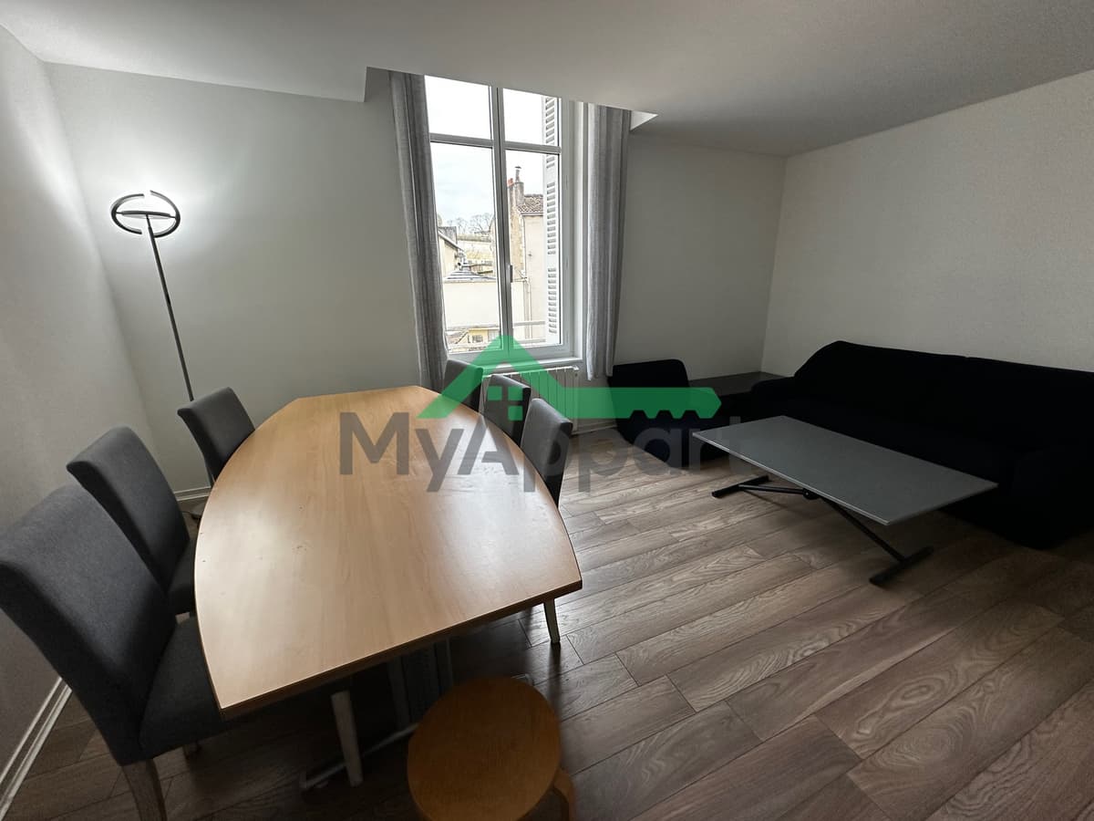 T3 meublé avec Place parking, Poitiers centre, 925€ + Charges 85€ — photo 1