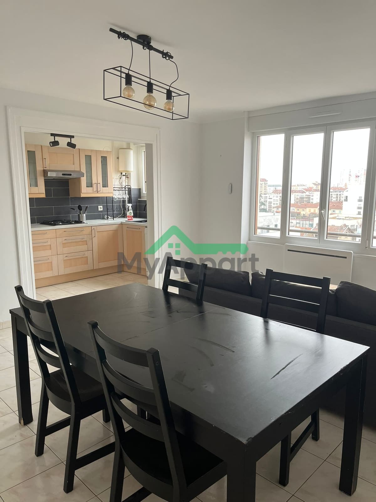 T4 Meublé 82 m² – Traversant, lumineux – Garage en option – Lyon 8 (quartier Delore – Jet D’eau) — photo 1