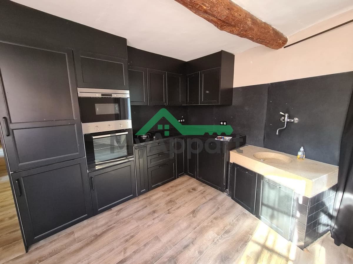 A louer Grand T2 44M2 centre Ollioules — photo 1