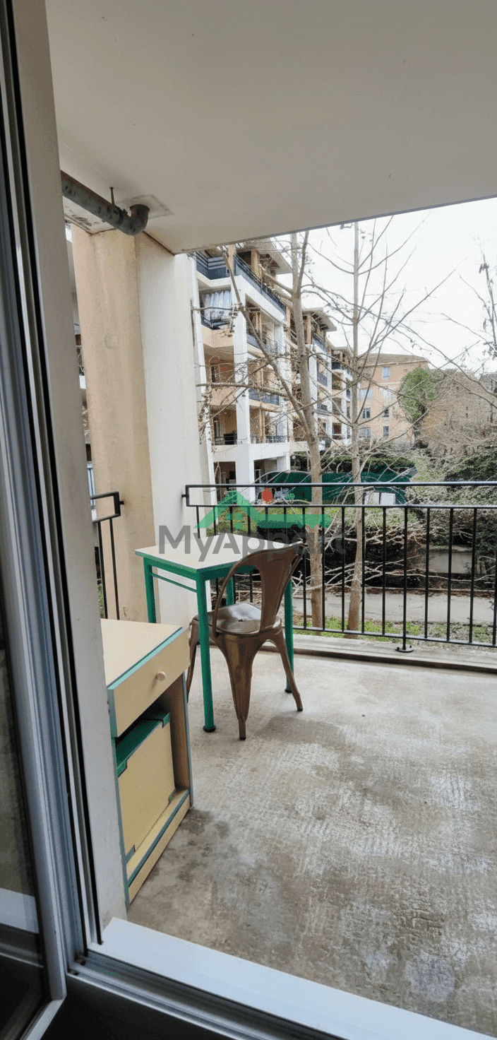 Studio meuble pont de l'arc avec balcon — photo 1