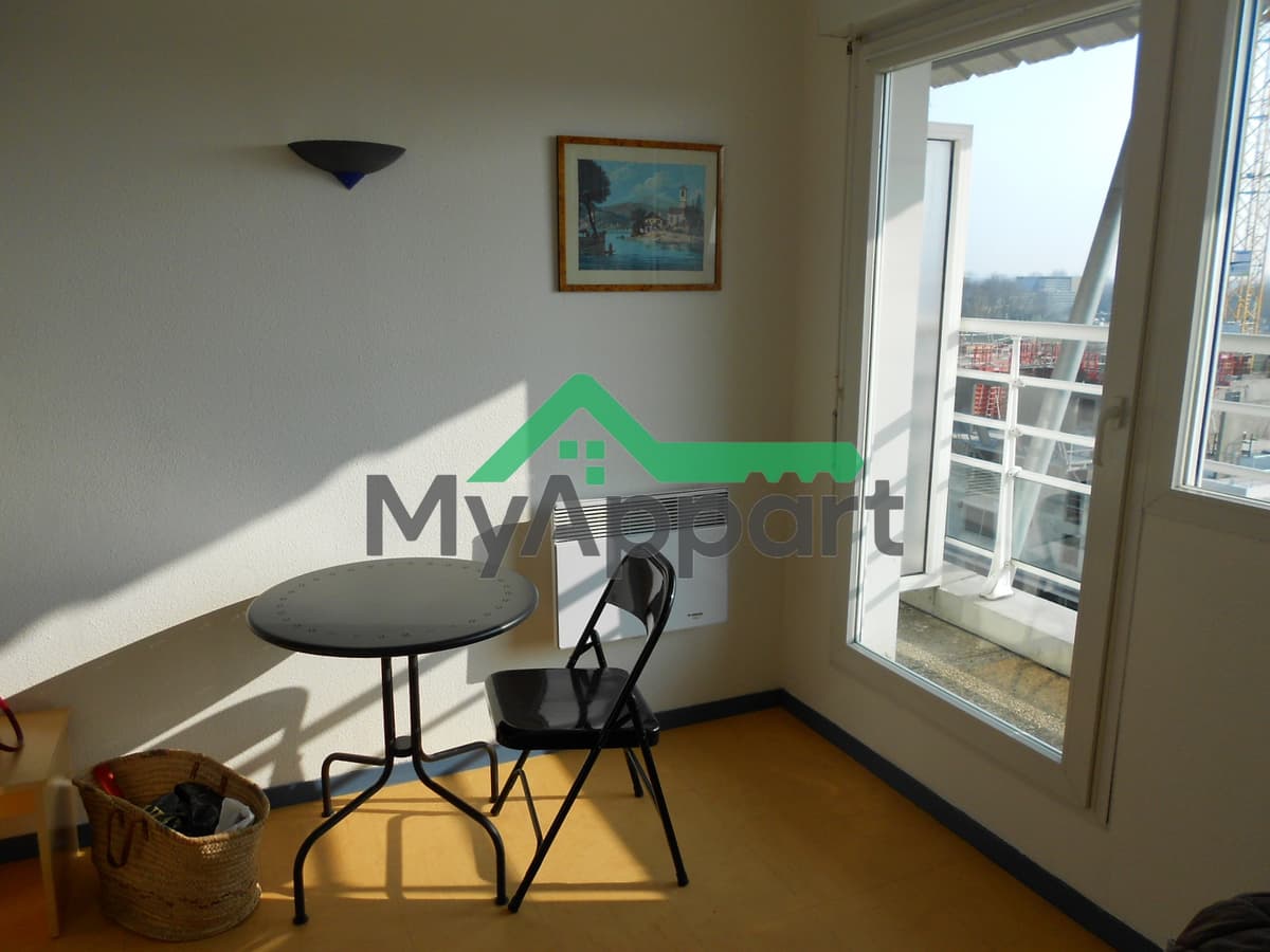Studio meublé, balcon, parking sécurisé — photo 1