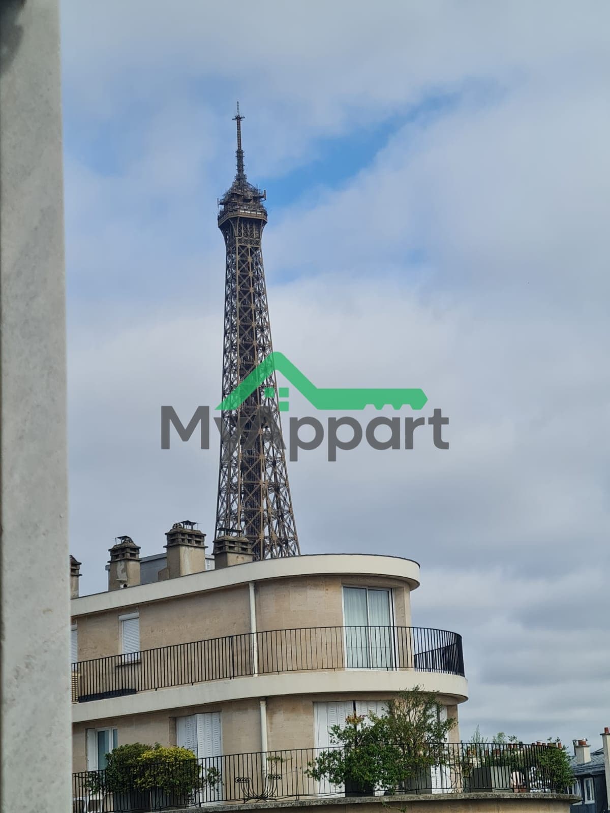 Lumineux 4-5 pièces 129m² refait et meublé avec vue sur la Tour Eiffel Paris 15e — photo 1