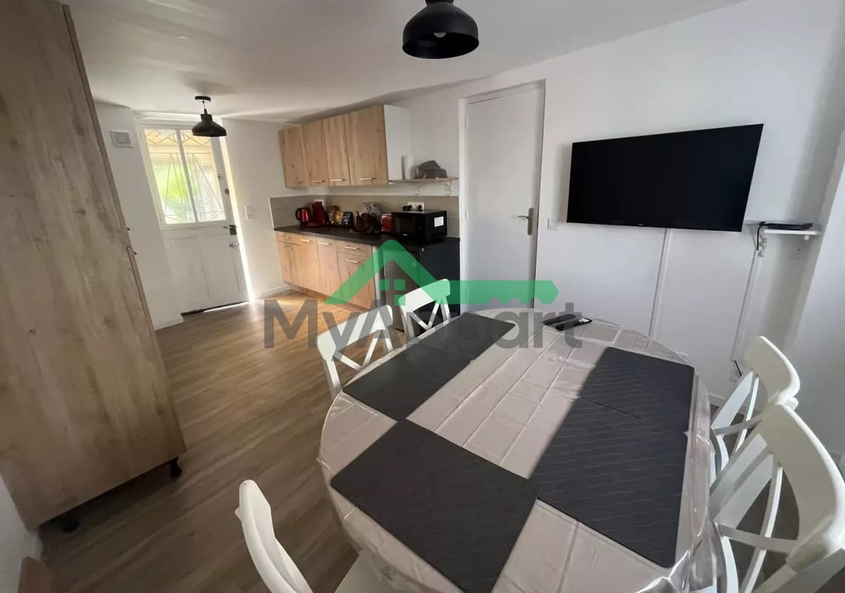 Chambre meublée avec salle de douche privée — photo 1